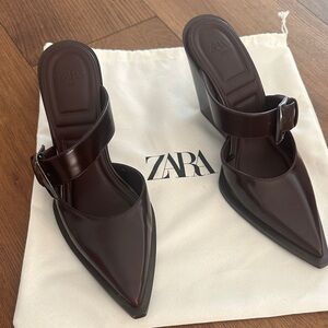 Zara Women's Dark Brown/Maroon Pointed-Toe Mules
